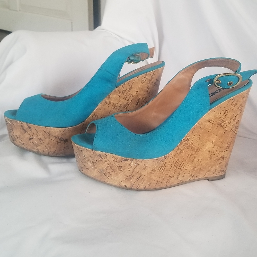 Soda Turquoise Suede Wedges size 8